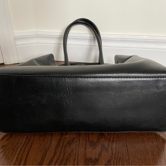 Matt & Nat | Krista Vegan Satchel | Black Large Tote Bag - Picture 3 of 9